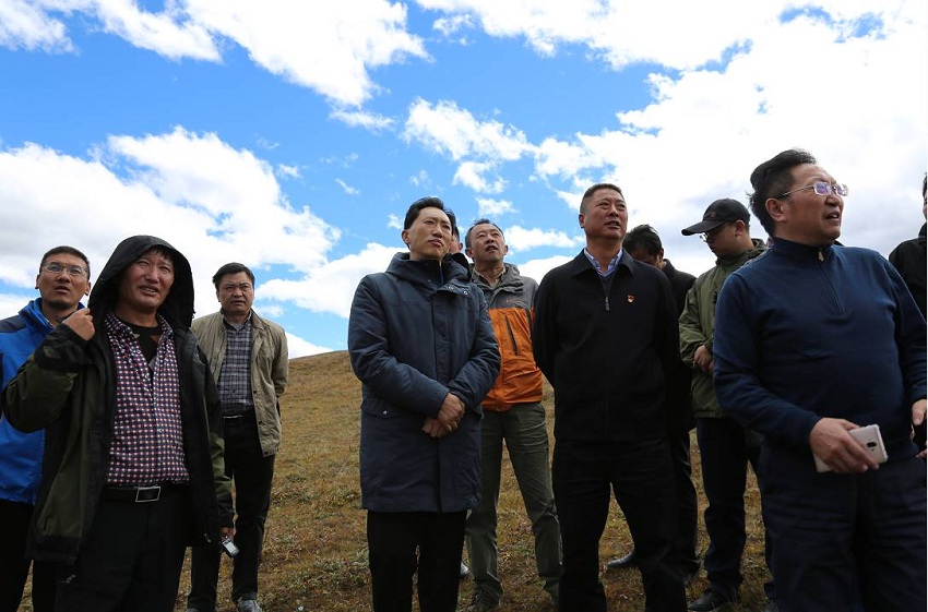 肖友才:打造国际一流山地户外旅游目的地 - 甘孜藏族自治州人民政府网站