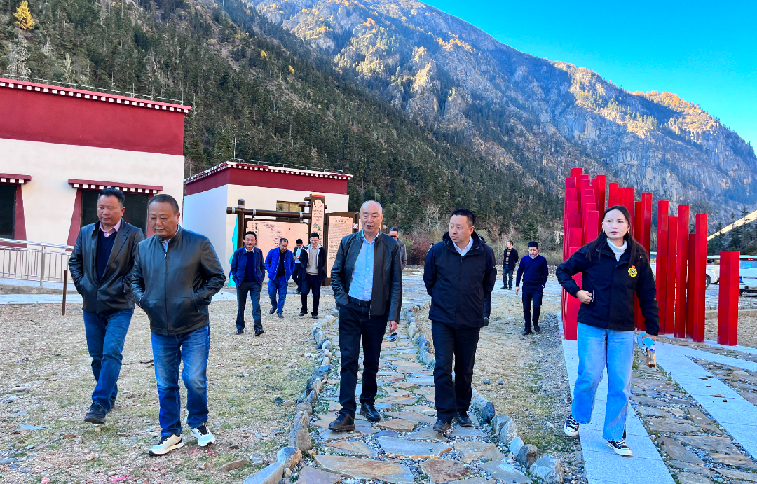 州委常委秘书长袁明光到乡城县调研共同富裕试验县创建工作