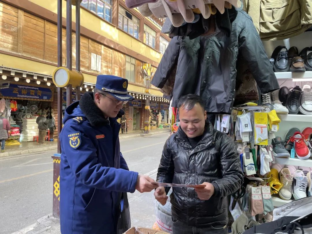 新龙县消防救援大队联合多部门对如龙镇城乡接合部开展消防安全整治