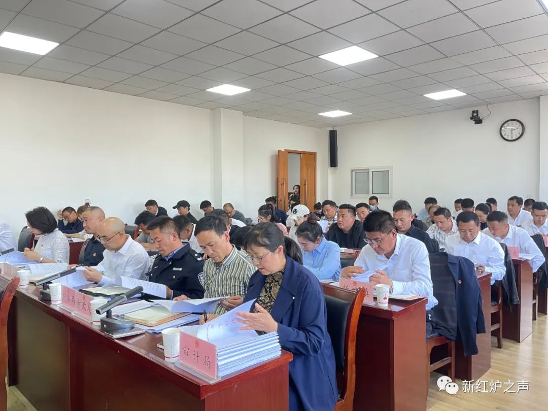 资讯>炉霍要闻>在家县政府副县长,副县级干部出席会议,县委,县人大,县