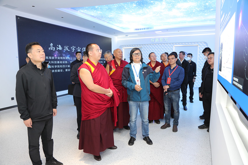 班禅额尔德尼确吉杰布来州参观学习并开展佛事活动