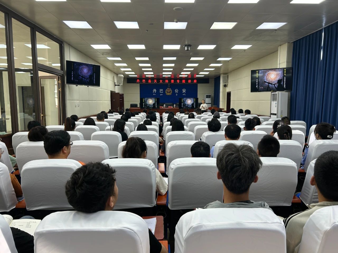 首页>丹巴要闻>中国科学院大学理学博士,乐山师范学院副教授,硕士研究