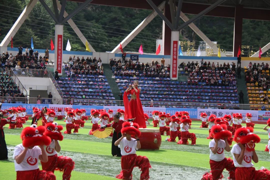 bd半岛官网四千多名中小学生“艺”起燃“动”夏日！甘孜州第六届中小会暨艺术节开幕(图5)