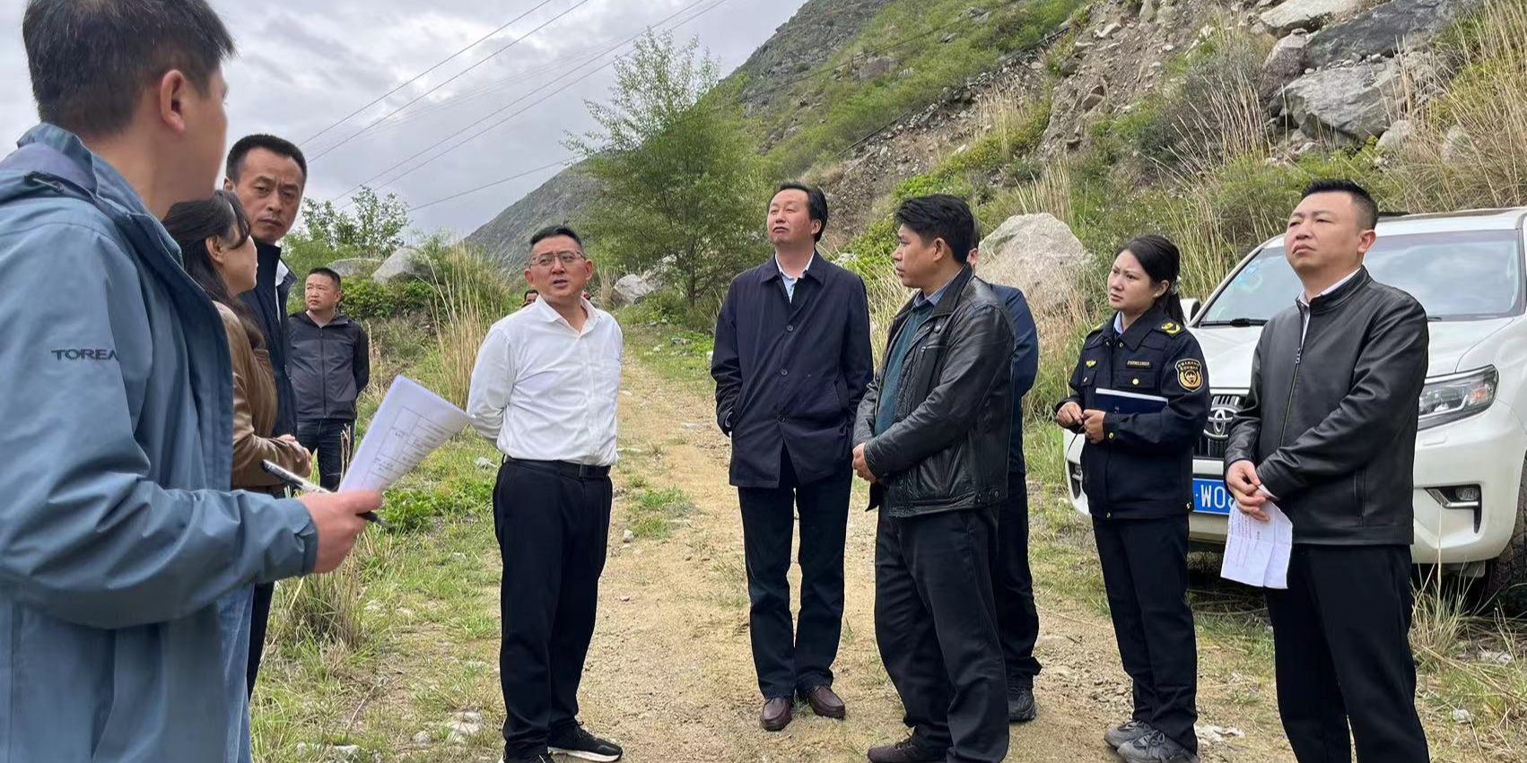尹天林副市长陪同州生态环境督查组督导调研康定生态环境保护工作